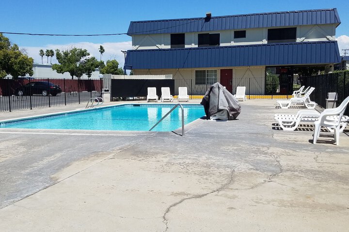 Pool 13 of 16