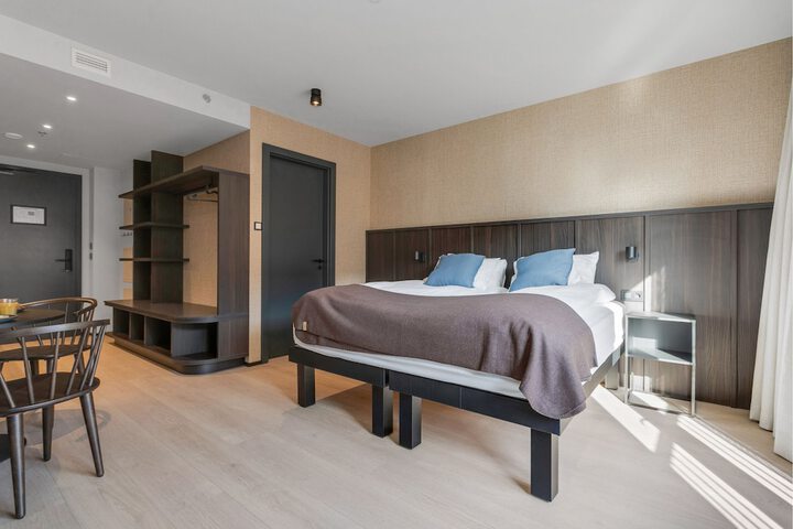 Room 12 of 48