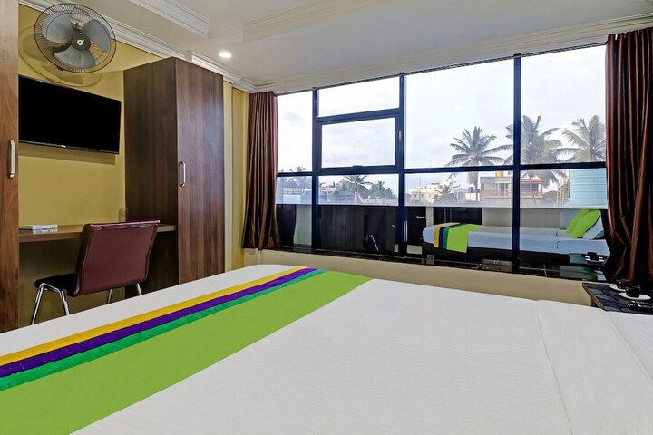 Room 5 of 16