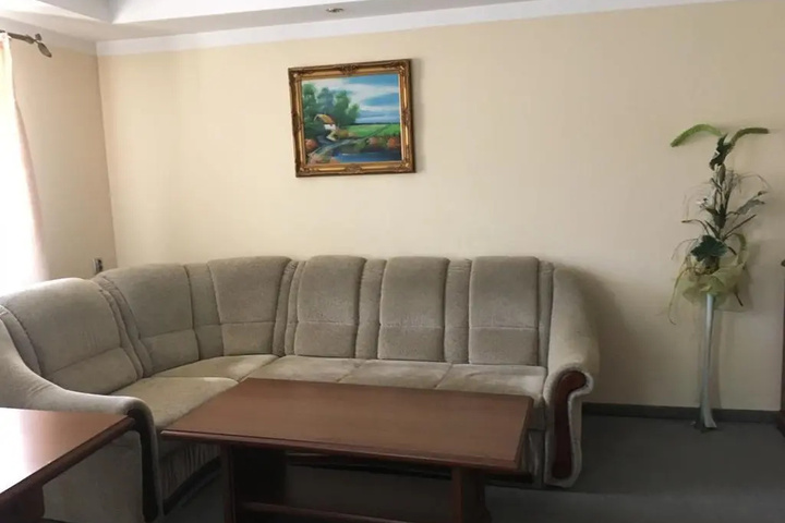 Room 10 of 14