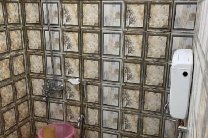 Room 8 of 8