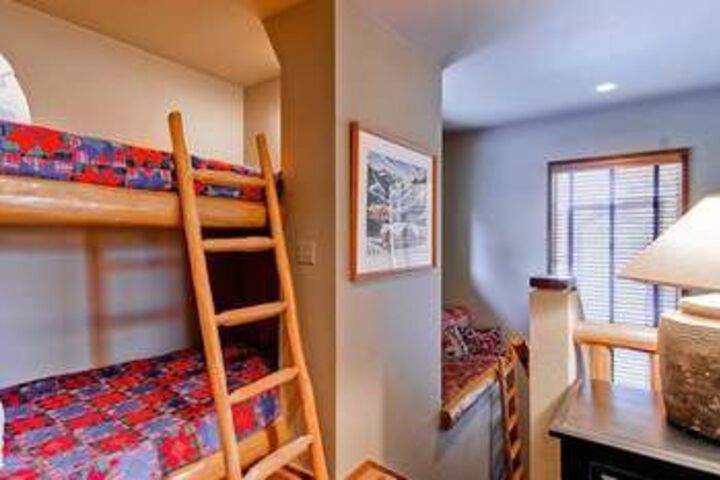 Room 12 of 32