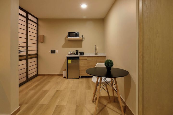 Room 17 of 34