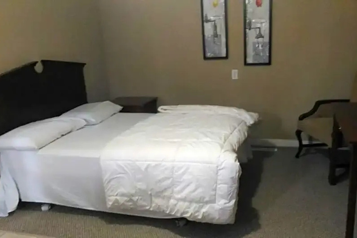 Room 8 of 11