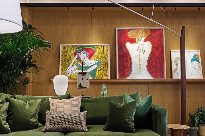 Lobby lounge