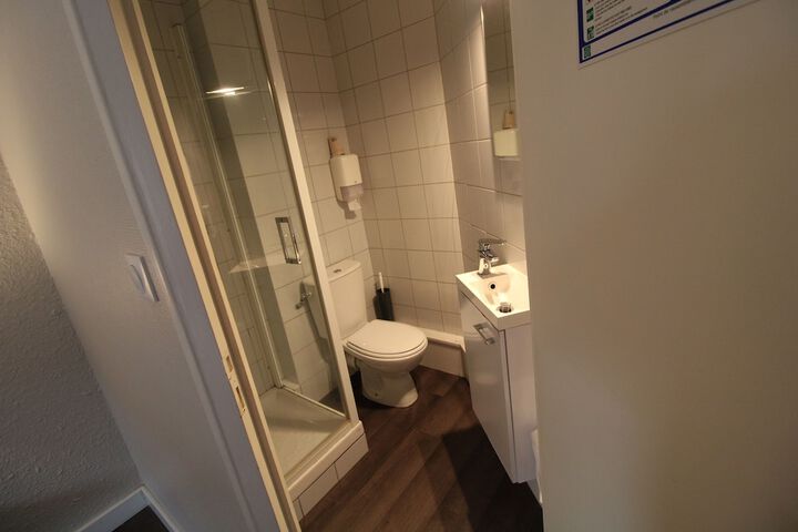 Room 35 of 69