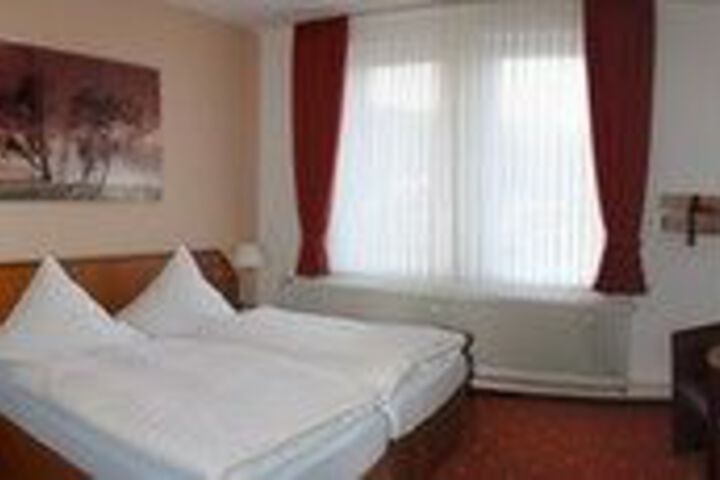 Room 6 of 7