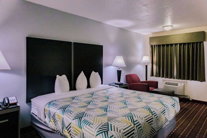Room 13 of 30