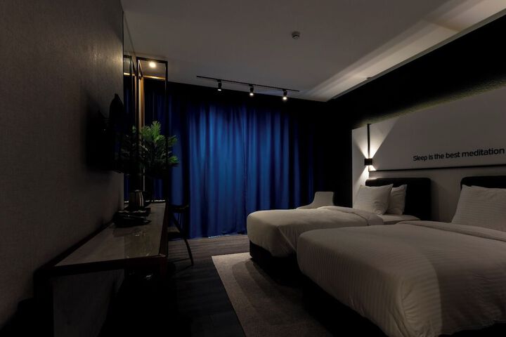 Room 16 of 46