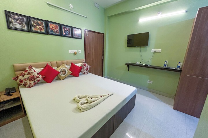 Room 8 of 16