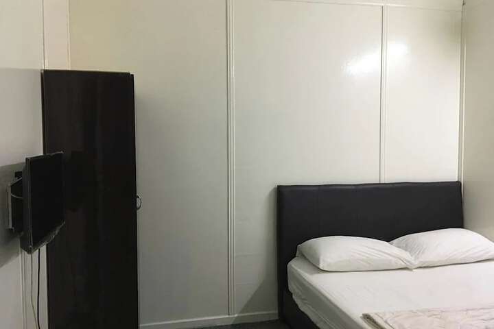 Room 16 of 68