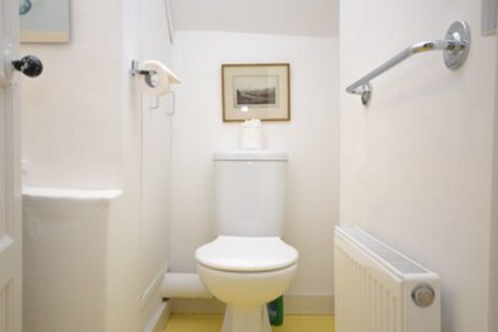 Room 2 of 32