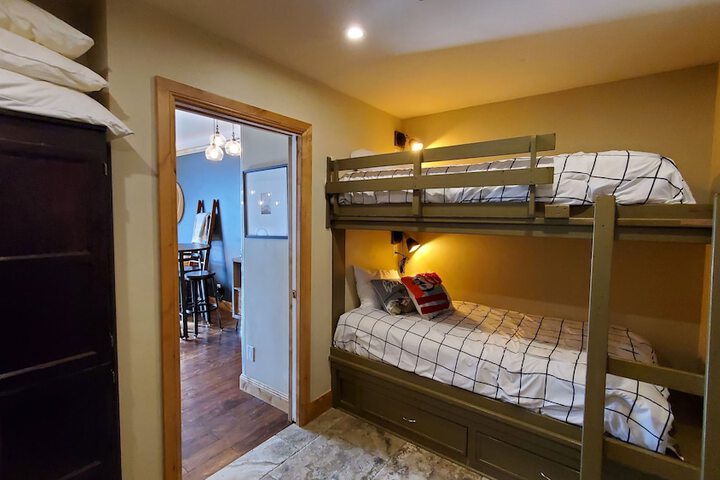 Room 5 of 35