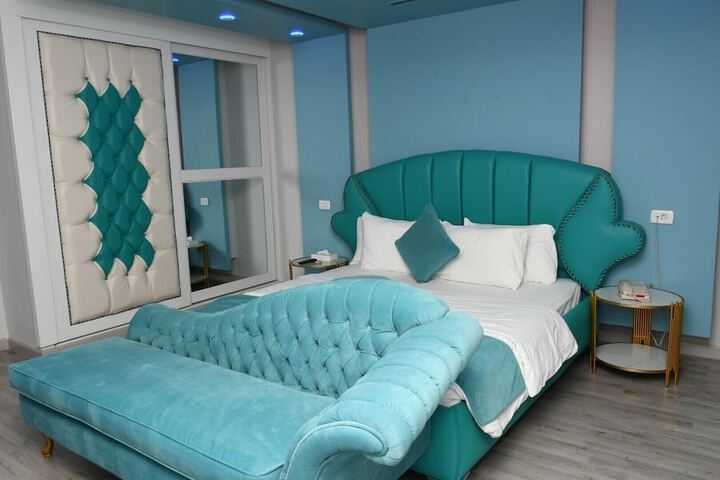 Room 15 of 99