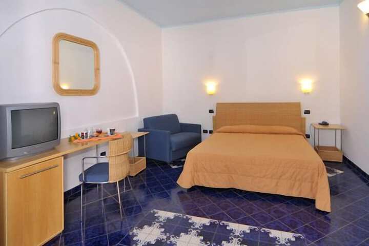 Room 2 of 40