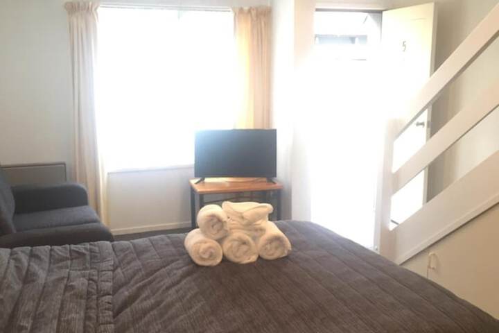 Room 9 of 28