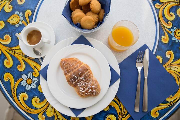 Breakfast/Coffee Service 29 of 43
