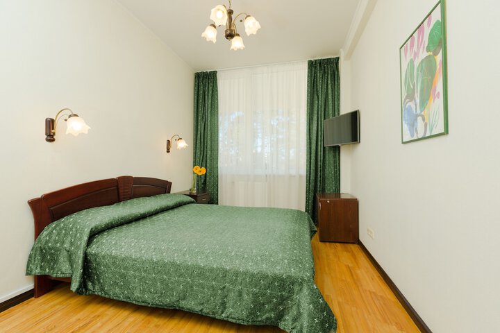 Room 9 of 42