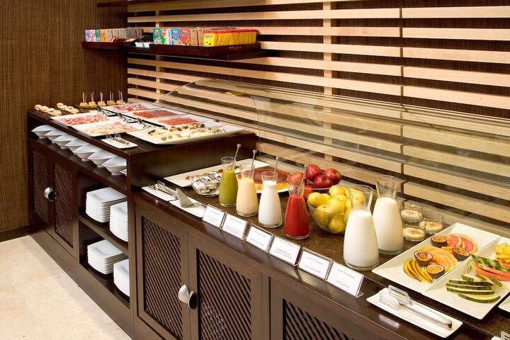 Breakfast/Coffee Service 19 of 45
