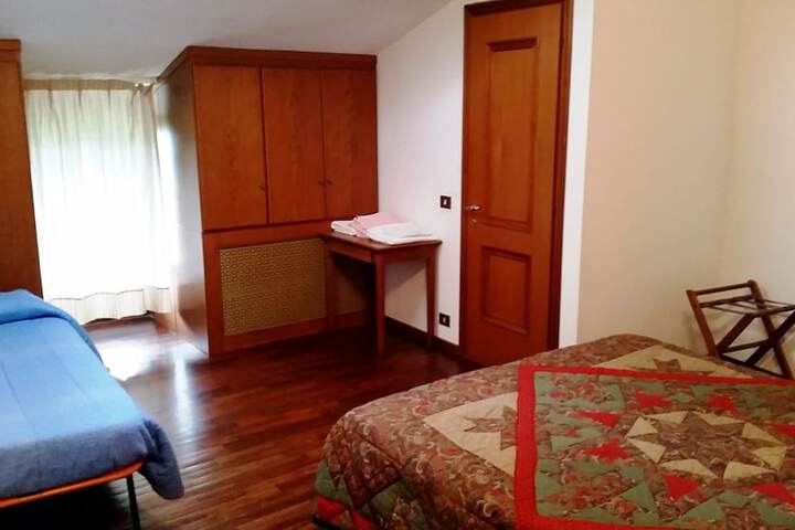 Room 9 of 10