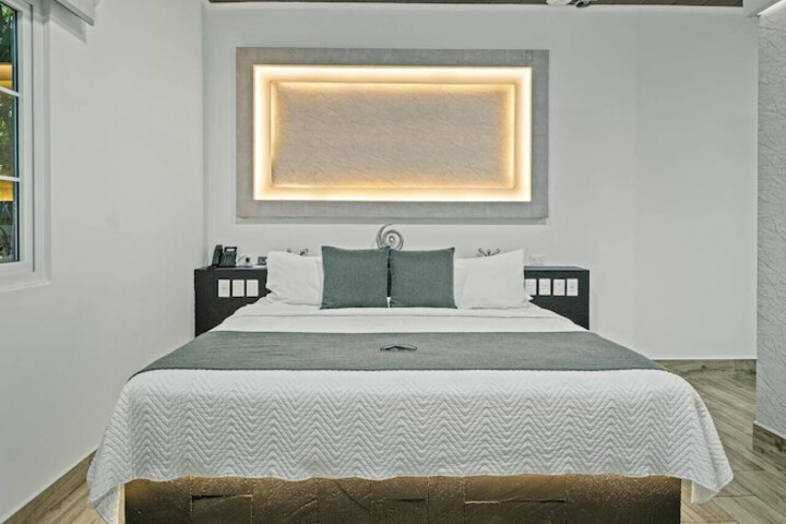 Room 83 of 177