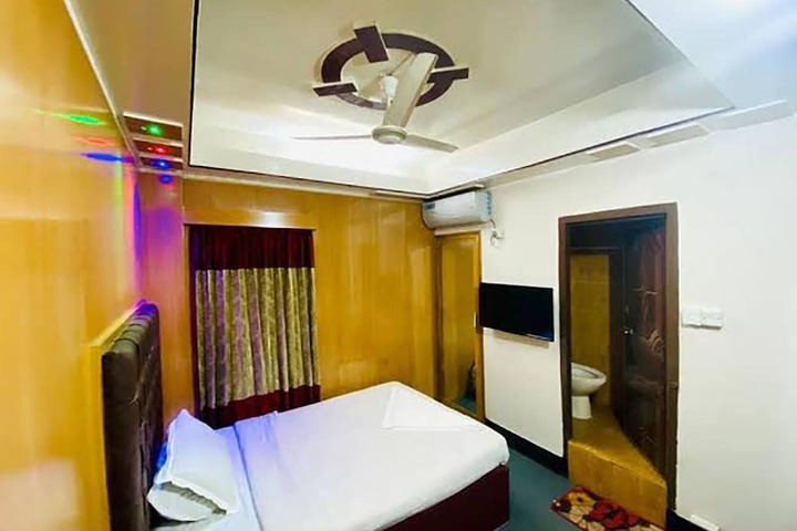 Room 4 of 74