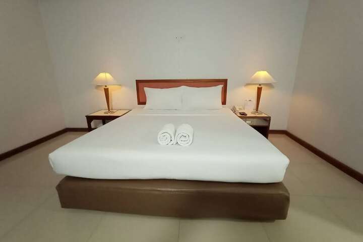Room 98 of 143