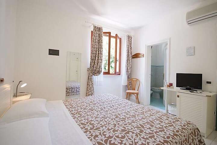 Room 32 of 110