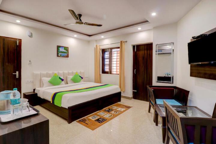 Itsy Hotels NV Tapovan