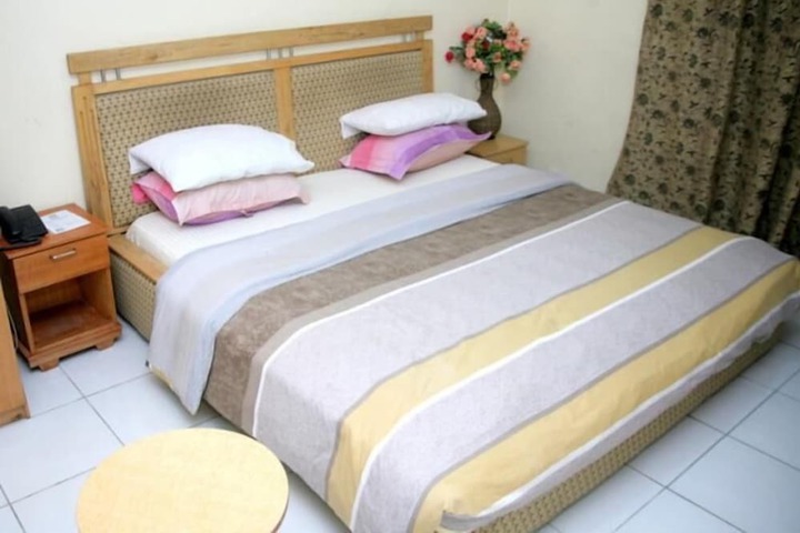 Room 5 of 13