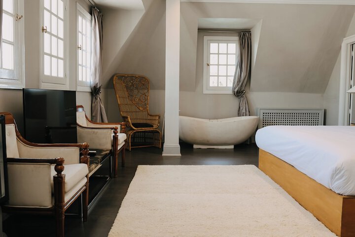Room 8 of 47