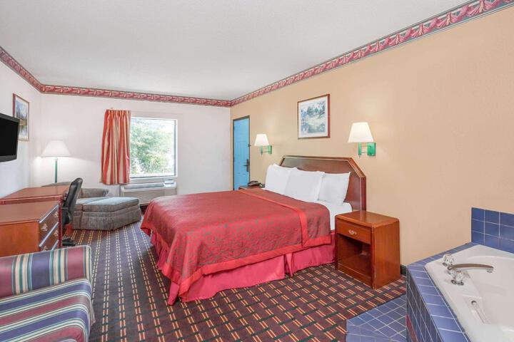 1 King Bed (2 of 7)