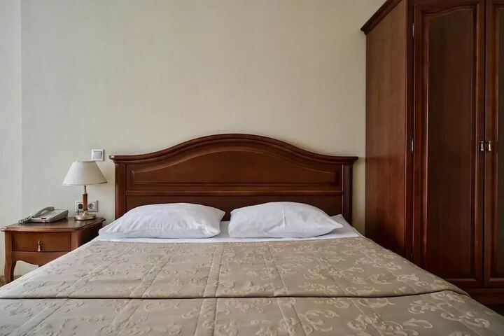 Room 8 of 49
