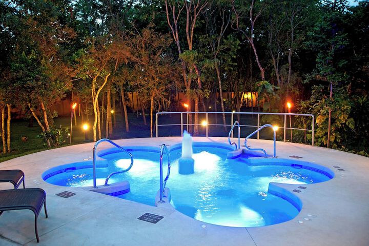 Pool Hotel