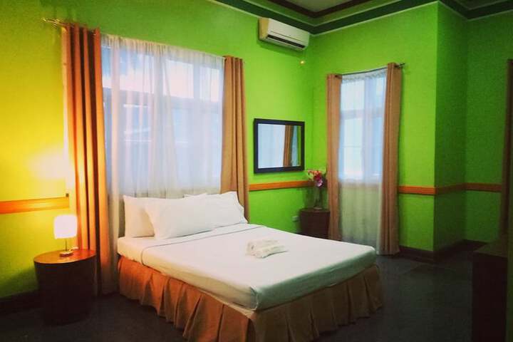 Room 27 of 80