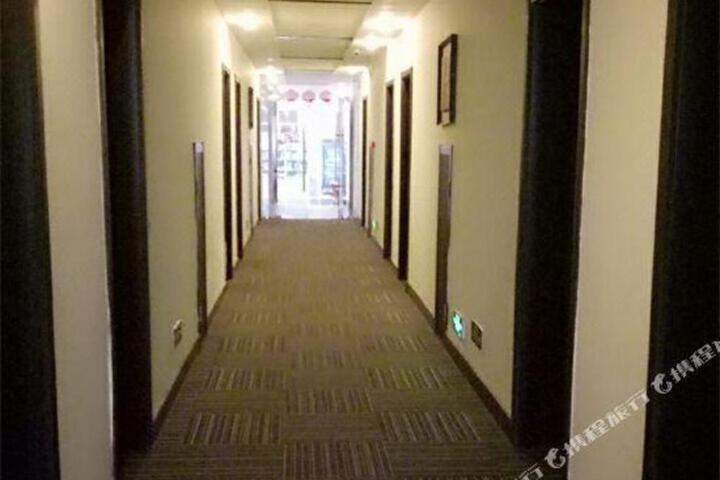 Qingdao aizunke Holiday Garden Hotel (Jinsha Jinggangshan Road subway station store)