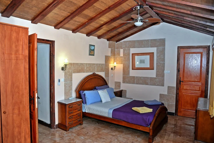 Room 3 of 16
