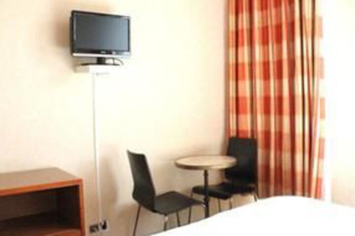 Room 13 of 28