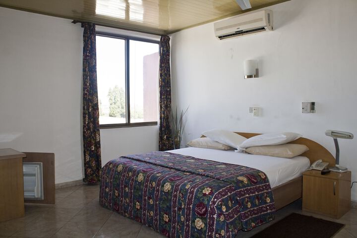 Room 10 of 26