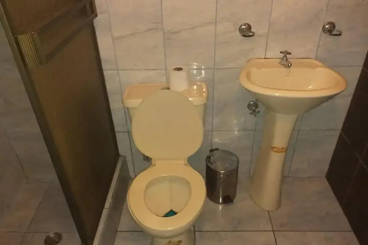 Room 7 of 11