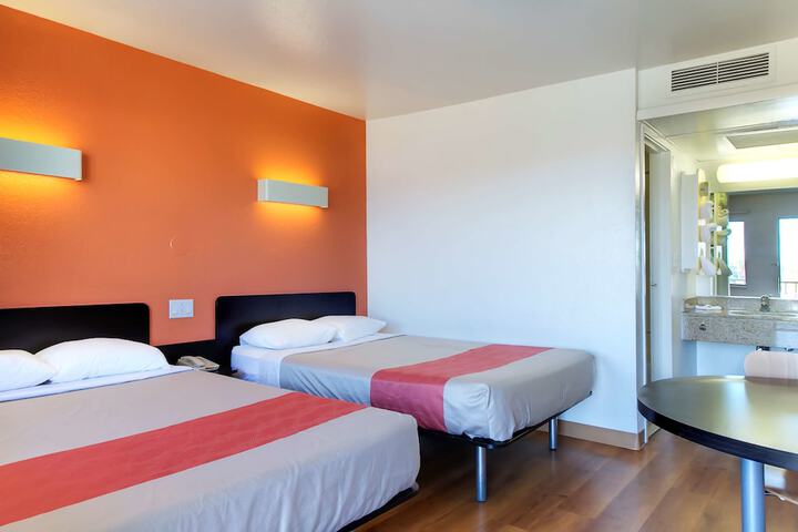 2 Double Beds Accessible (2 of 4)
