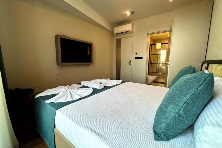 Room 5 of 25
