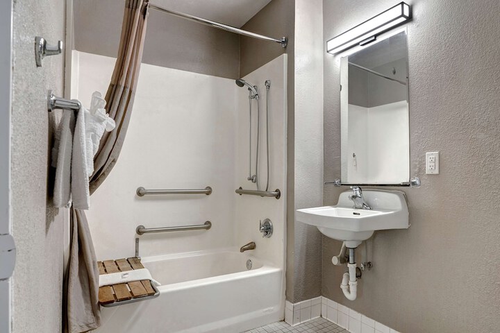2 Double Beds (6 of 22)