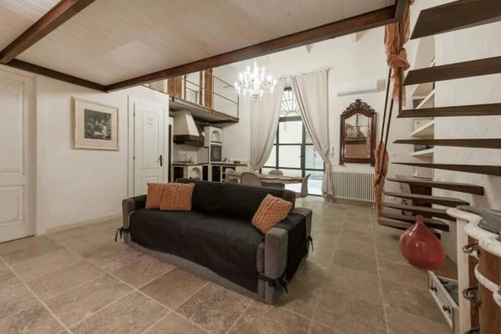 Room 8 of 25
