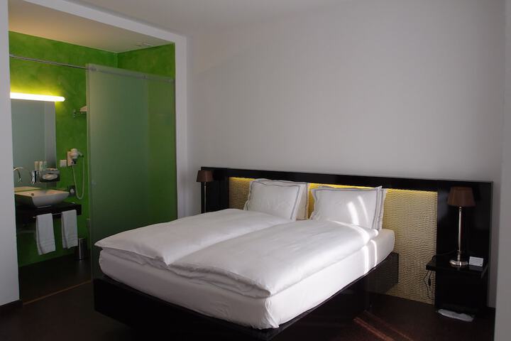 Room 8 of 25