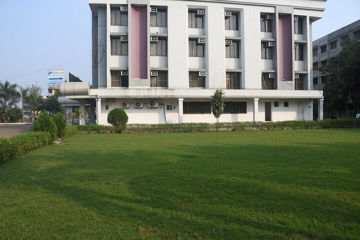 Hotel Exterior 39 of 47