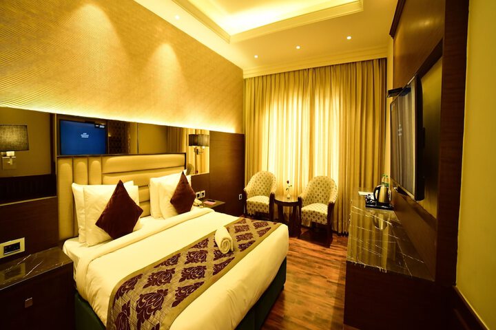 Room 4 of 17