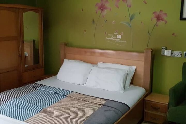 Room 5 of 17