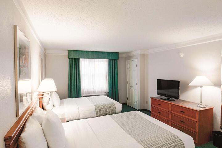 1 King Bed (1 of 20)