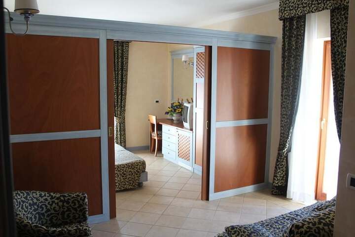 Room 4 of 50